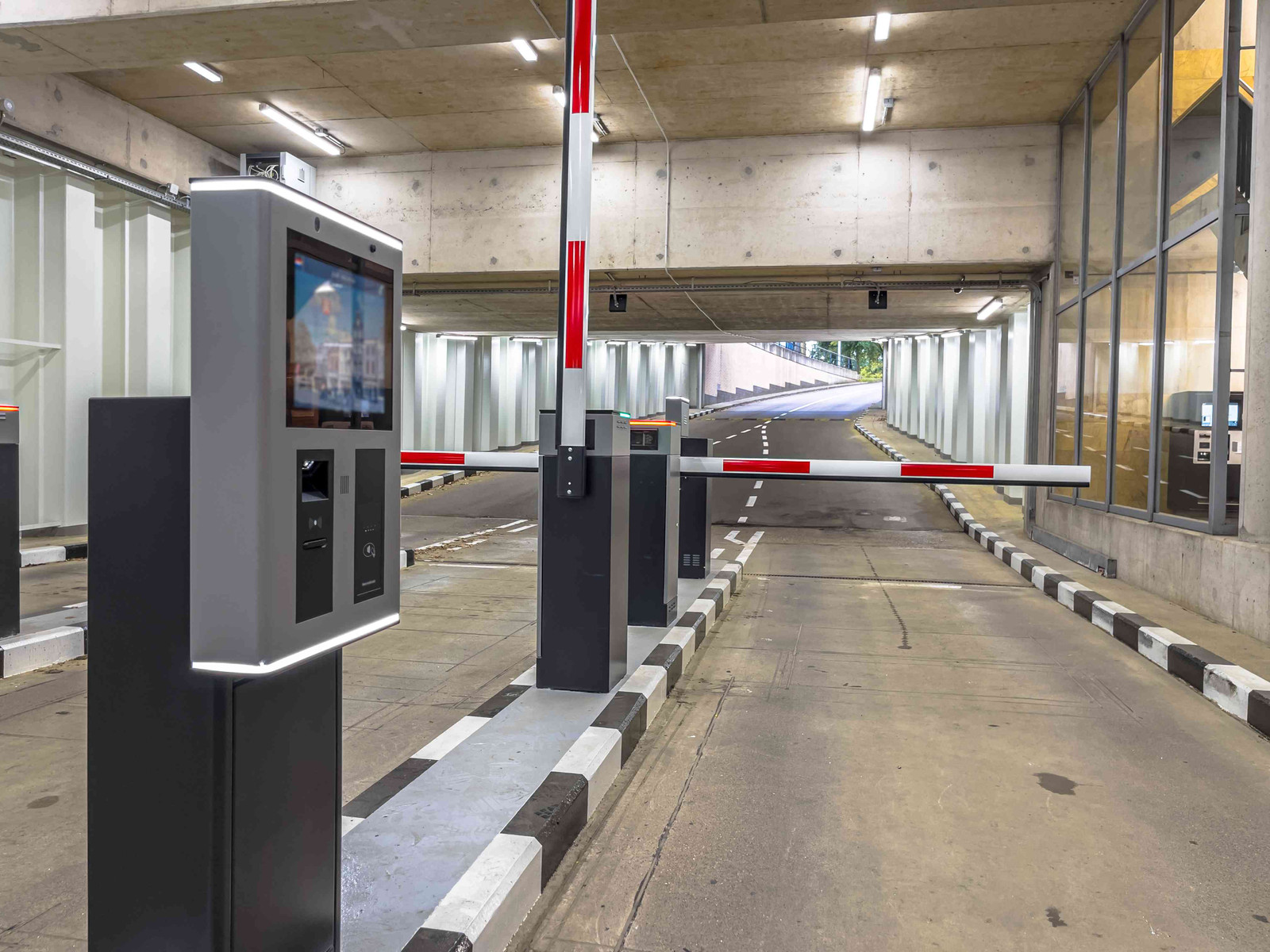 Sistema de control de acceso vehicular, utilizando tecnología avanzada para gestionar y restringir el ingreso de vehículos a áreas específicas de estacionamiento